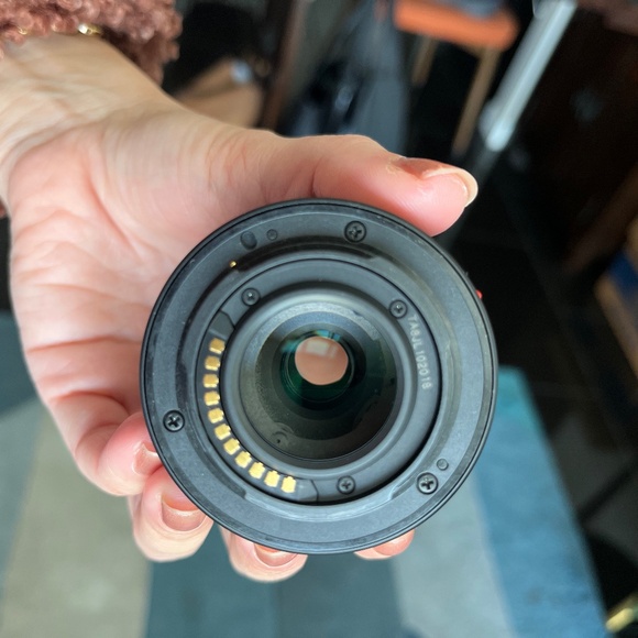 Lumix G 25mm f/1.7 lens (with hood and ring) - Picture 4 of 5